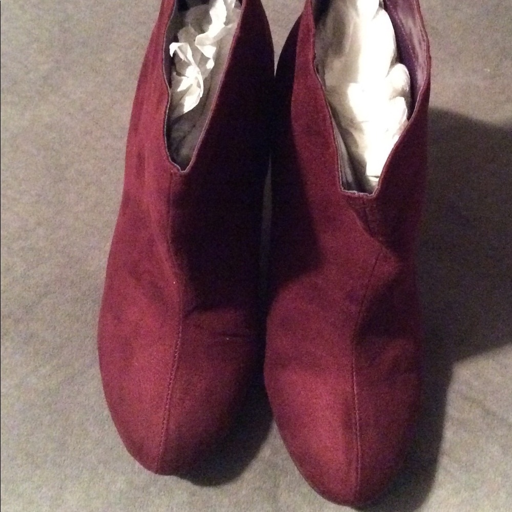 High heeled bootie